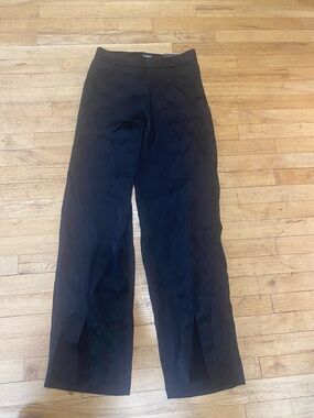 Express straight hi rise pants. Rayon/poly. Inseam 33 inches. Size 4 R. NWT!!